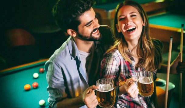 Алкоголь не делает людей более привлекательными в глазах пьющего