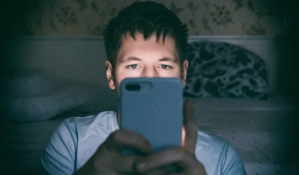 Сенсор освещенности в смартфоне может шпионить за вами даже без камеры