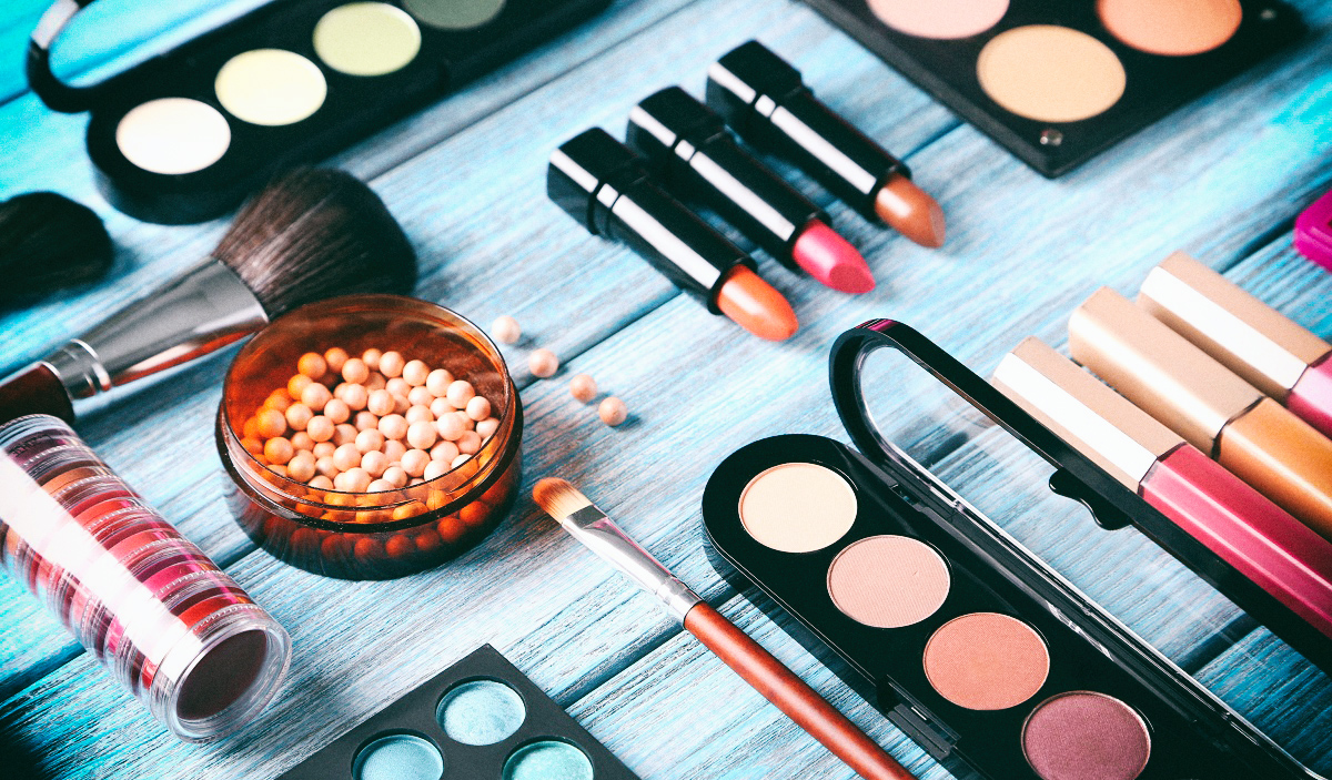Декоративна косметика — як колір впливає на макіяж