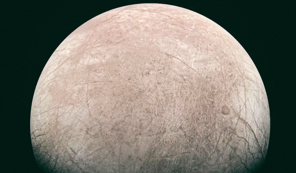 Ледяная луна Юпитера производит тонны кислорода в день