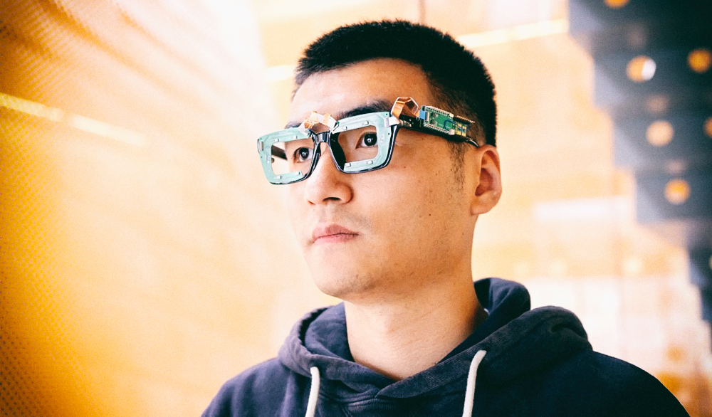 Умные очки могут считывать эмоции и направление взгляда пользователя без камер