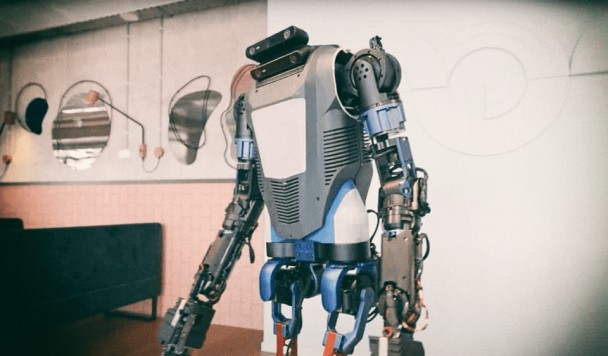 Израильская компания представляет робота-помощника Menteebot