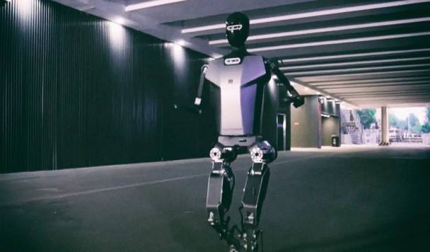 Китайский центр робототехники представил первого бегающего робота-гуманоида