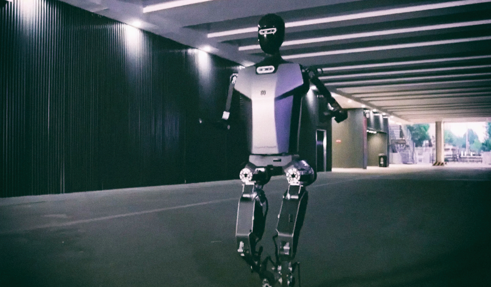 Китайский центр робототехники представил первого бегающего робота-гуманоида