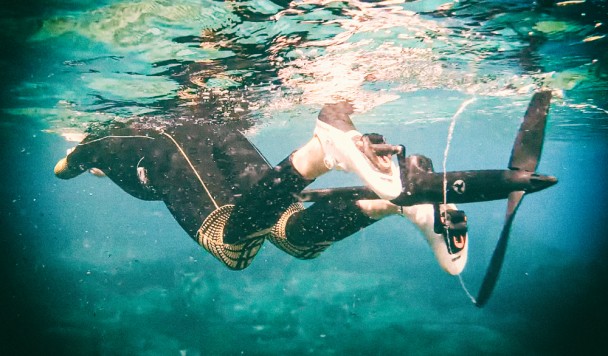 Подводный велосипед придает пловцу огромную скорость