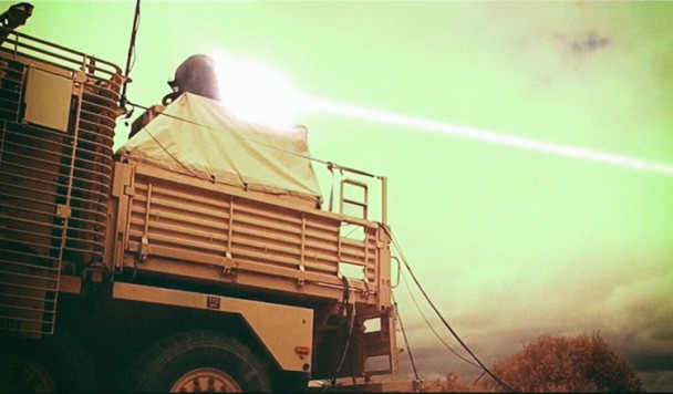 Великобритания испытала лазерное оружие на бронированной машине