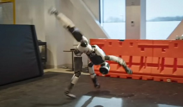 Boston Dynamics похвасталась новыми акробатическими способностями робота Atlas