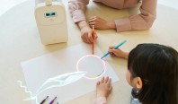 Ультракороткофокусный проектор превращает любую поверхность в сенсорный дисплей