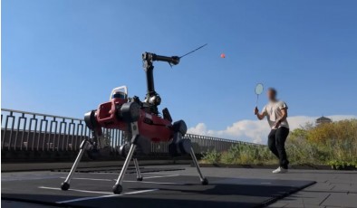 Четвероногий робот научился играть в бадминтон