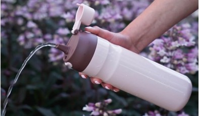 Представлена смарт-бутылка для воды со встроенным фонтанчиком