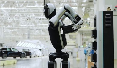 Представлен первый человекоподобный робот, который сам меняет себе батареи