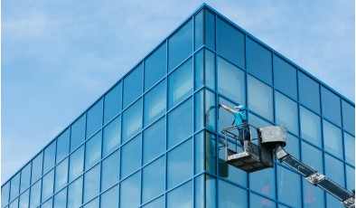 Разработано стекло, которое само очищается от пыли с помощью электричества