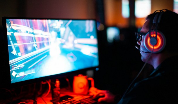 AMD и AntGamer разрабатывают первый игровой монитор с частотой 1000 Гц