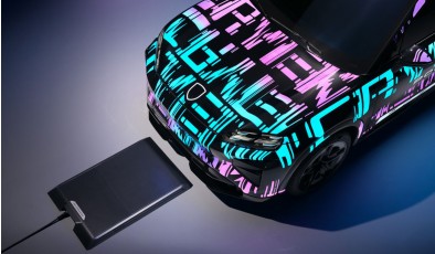 Porsche представила беспроводную зарядку для электромобилей