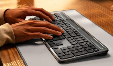 Logitech представила беспроводную клавиатуру K980 с солнечной подзарядкой