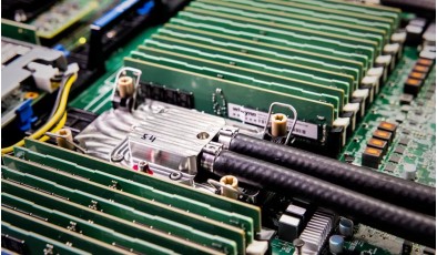 Microsoft разработала систему охлаждения чипов с микроканалами внутри кремния