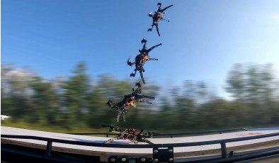 Создан дрон, способный садиться на движущиеся автомобили на скорости до 110 км/ч