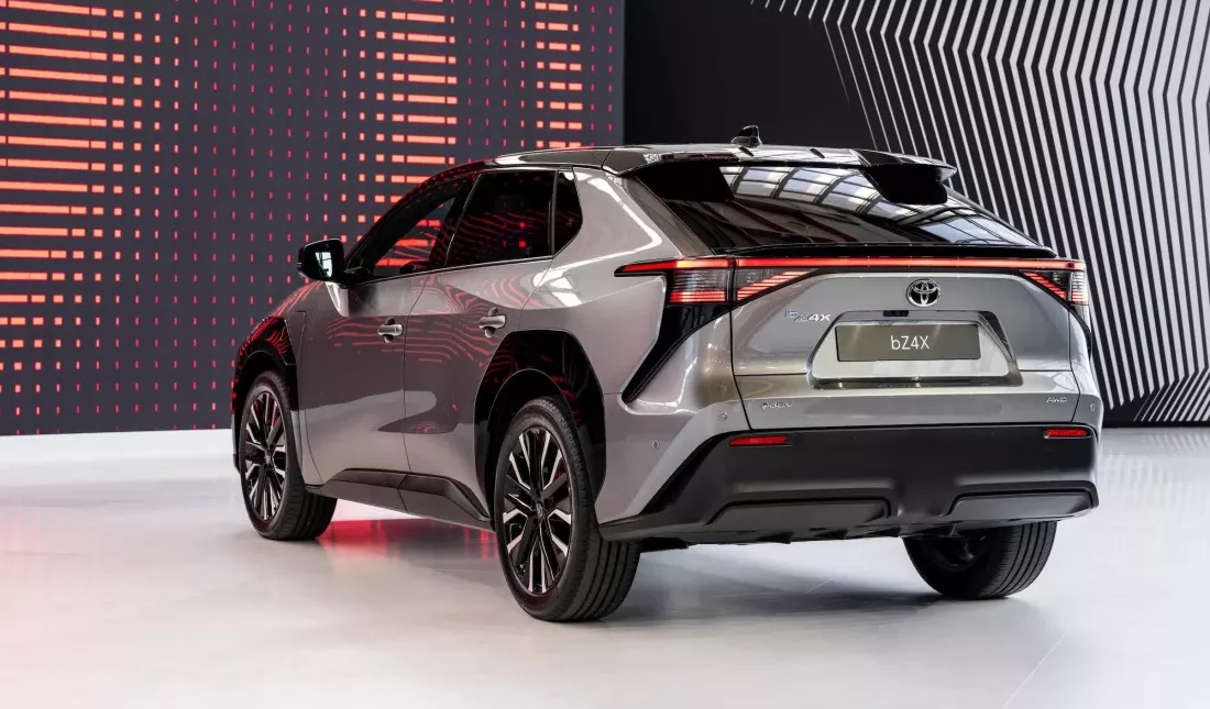 Toyota начнет выпускать электромобили с твердотельными батареями в 2027 году