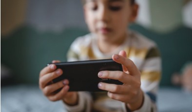 47% українців купують перший ґаджет дитині у 6-7 років