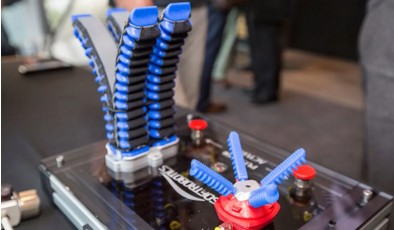 Учёные создали «жидкого робота» из электроморфного геля