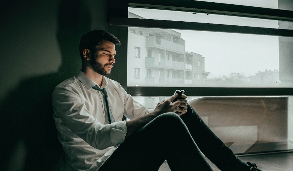 По данным OpenAI, миллионы пользователей обсуждают с ChatGPT самоубийство