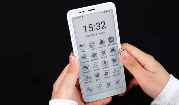 Представлены смартфоны с E Ink-экранами, которые не утомляют глаза