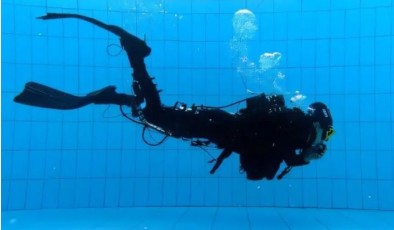Представлен первый в мире роботизированный экзоскелет для ныряльщиков