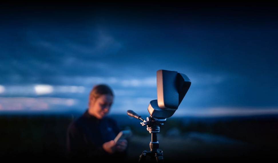 Представлен недорогой ультракомпактный телескоп, который сам находит галактики