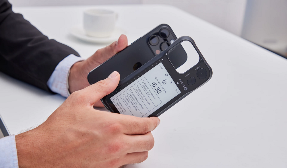 Представлен чехол для iPhone со встроенным E Ink-дисплеем