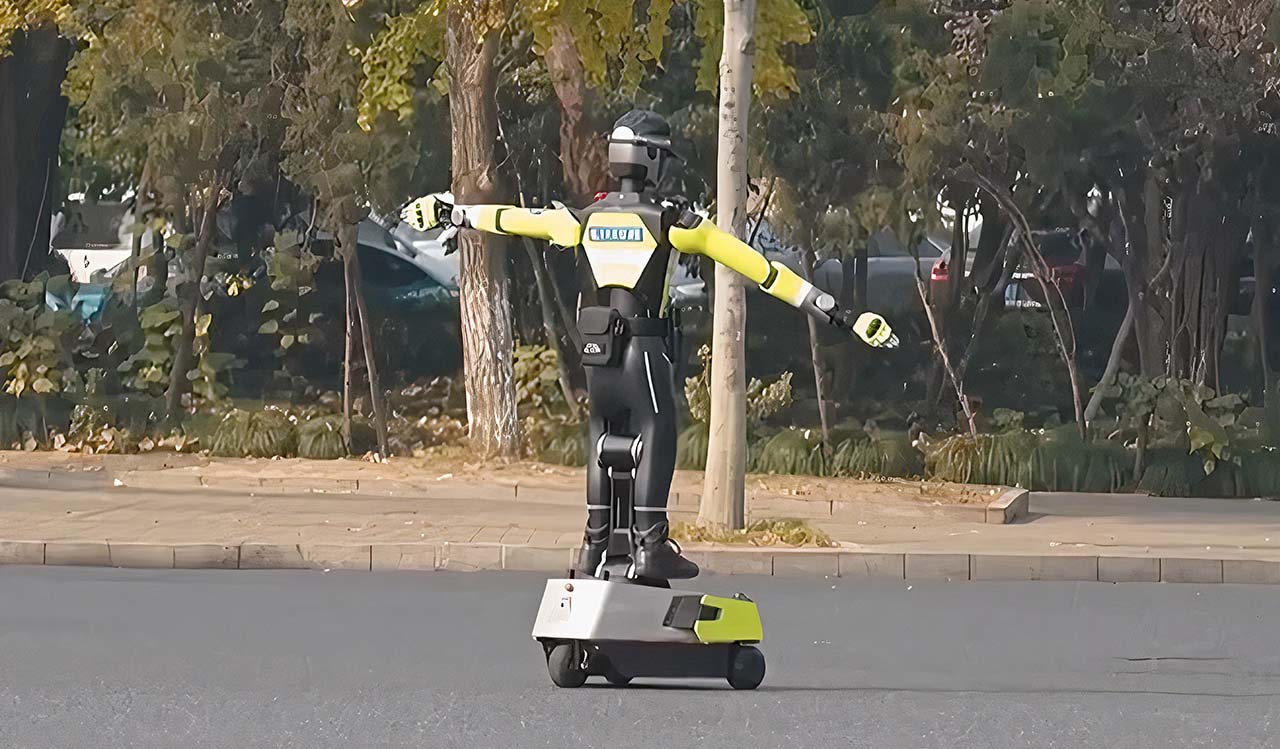 В Китае начал работу человекоподобный робот-регулировщик