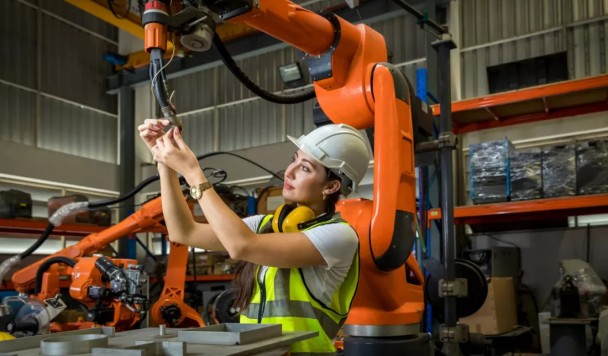 Физический ИИ за десять лет вытеснит рабочих с заводов и фабрик