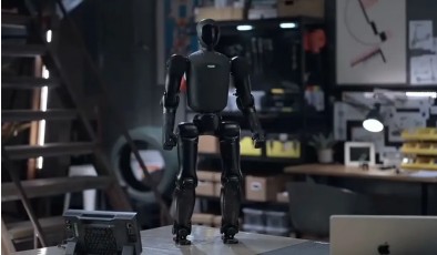 Представлен робот-гуманоид, который умещается в рюкзаке