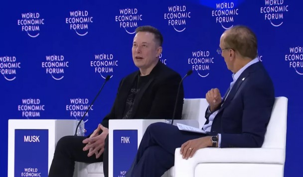 Илон Маск в Давосе: бессмертие, роботы и дата-центры в космосе