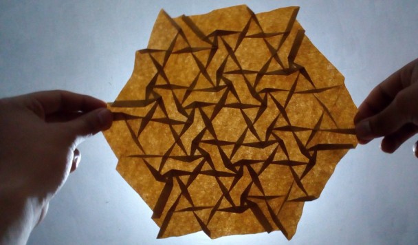 Материалы, которые складываются, ходят и «чувствуют»: прорыв в мягкой робототехнике