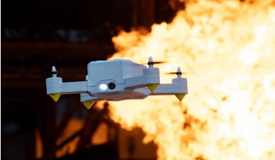 Создан пожарный дрон, способный работать внутри пылающих зданий