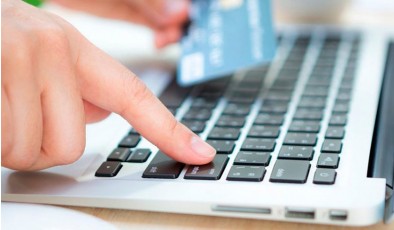 Понад 50% українців оплачують комуналку онлайн, а 12% повністю відмовився від візитів до банків