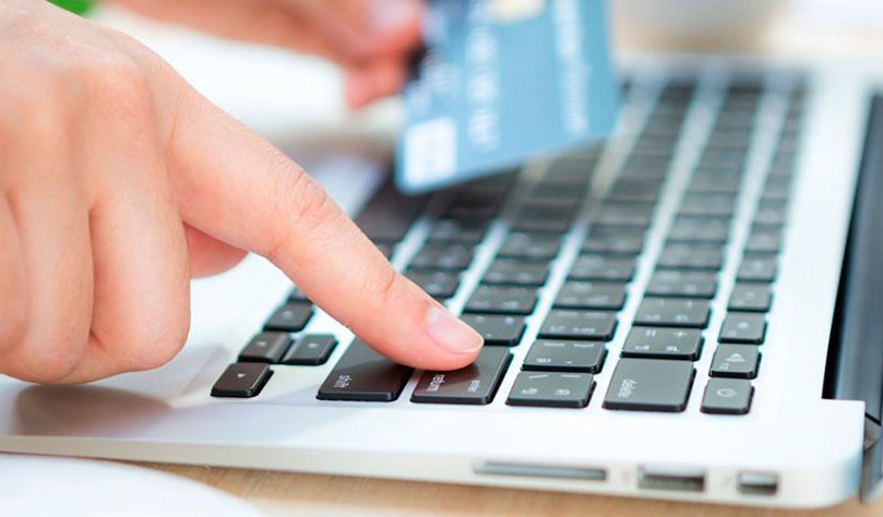 Понад 50% українців оплачують комуналку онлайн, а 12% повністю відмовився від візитів до банків