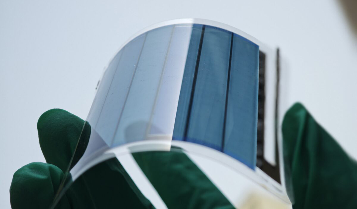 Китайские учёные создали полимерные солнечные батареи, которые почти не стареют