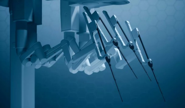 Операция через 2400 км: врач из Лондона удалил опухоль у пациента в Гибралтаре