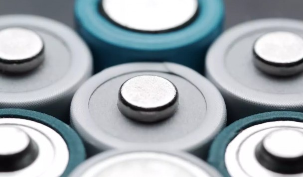 Новый электролит увеличил энергоёмкость литиевых батарей до 700 Вт·ч/кг