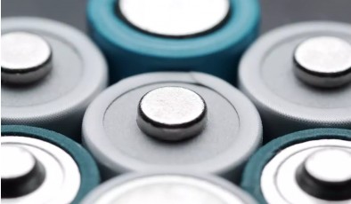 Новый электролит увеличил энергоёмкость литиевых батарей до 700 Вт·ч/кг