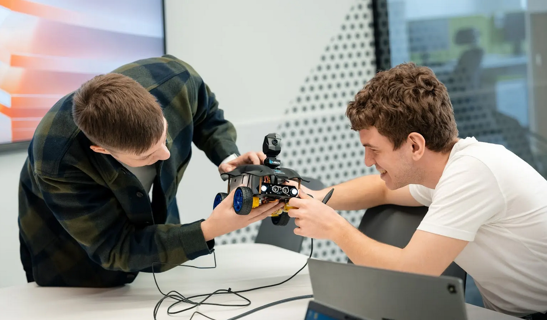 Що потрібно початківцям, щоб зайти в ІТ у 2026 році — аналітика GlobalLogic