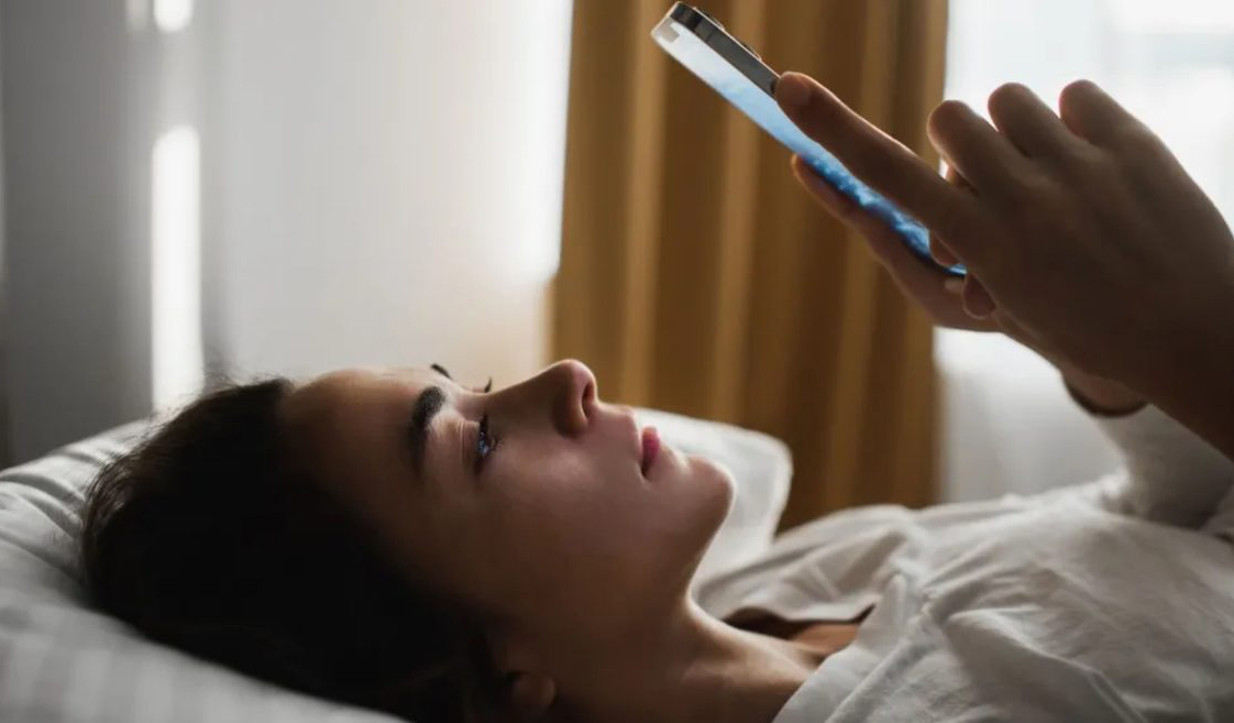 Понад 40% українців гортають стрічку новин 1-2 рази на день і постійно перевіряють сповіщення