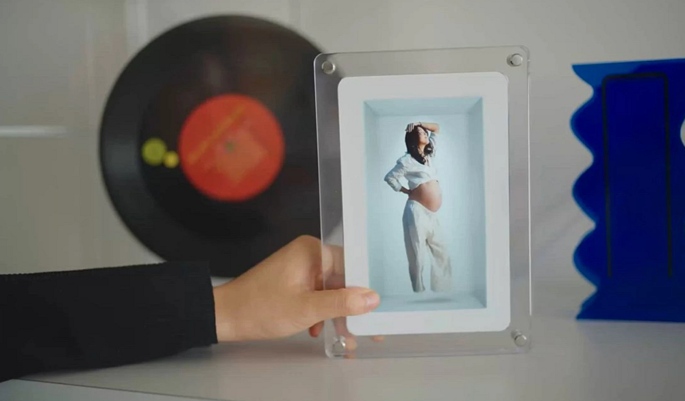 Представлена первая голографическая фоторамка для дома