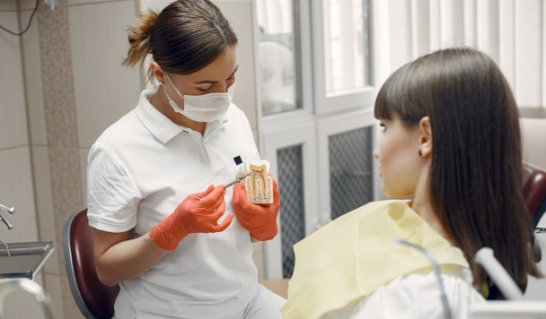 Пародонтолог: консультація та лікування захворювань ясен