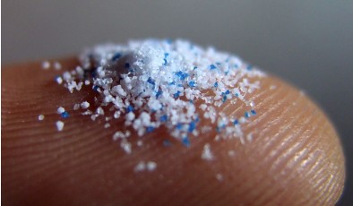 Школьница создала фильтр, который удаляет микропластик из воды и сам себя очищает