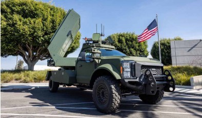 Американский робот с микроволновым оружием за секунды уничтожает стаи дронов