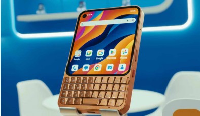 Представлен современный смартфон с физической клавиатурой