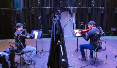 Робот-экзоскелет помогает музыкантам идеально играть в унисон