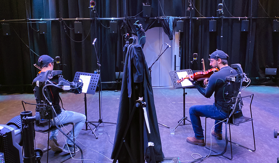 Робот-экзоскелет помогает музыкантам идеально играть в унисон